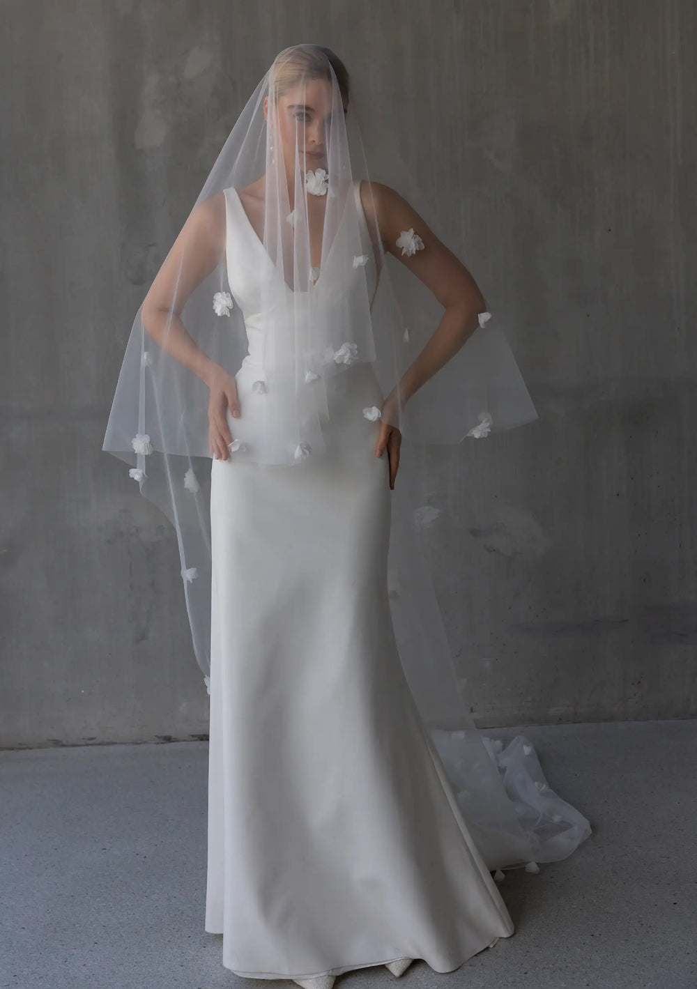 FLORA IVORY FLOWER WEDDING VEIL Lolaknightofficial