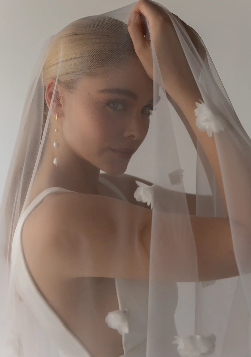 FLORA IVORY FLOWER WEDDING VEIL Lolaknightofficial