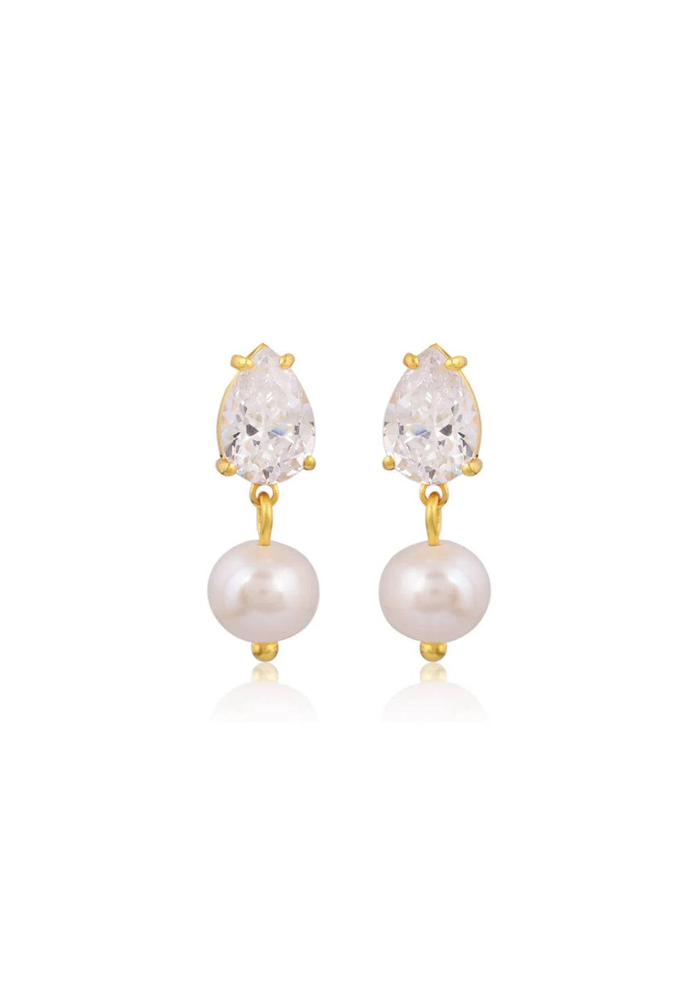 Gold pearl drop bridal earrings with freshwater pearls and elegant wedding styling