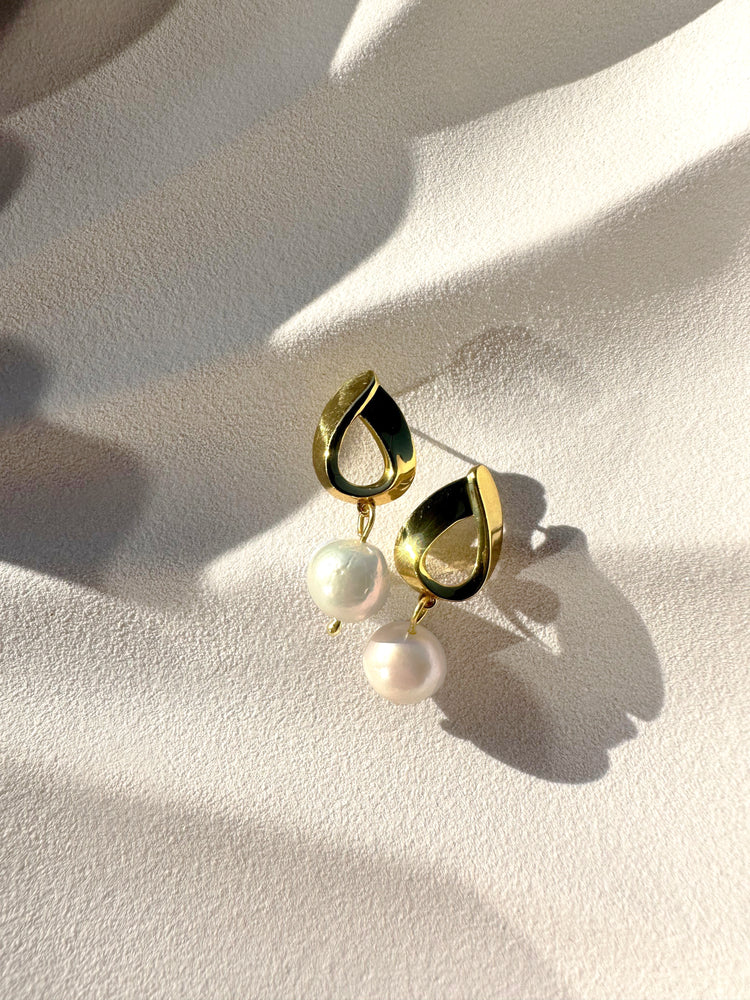 
                  
                    Load image into Gallery viewer, 18ct Gold Pearl Drop Wedding Earrings | Modern Bridal
                  
                