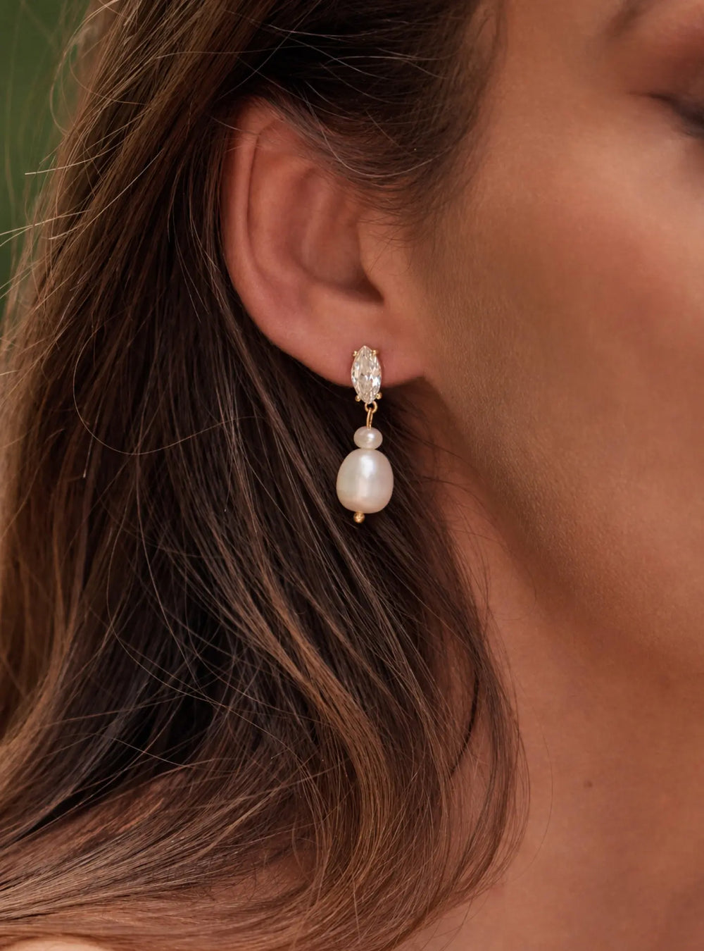 Bridal pearl crystal earrings perfect for modern, classic and romantic wedding looks