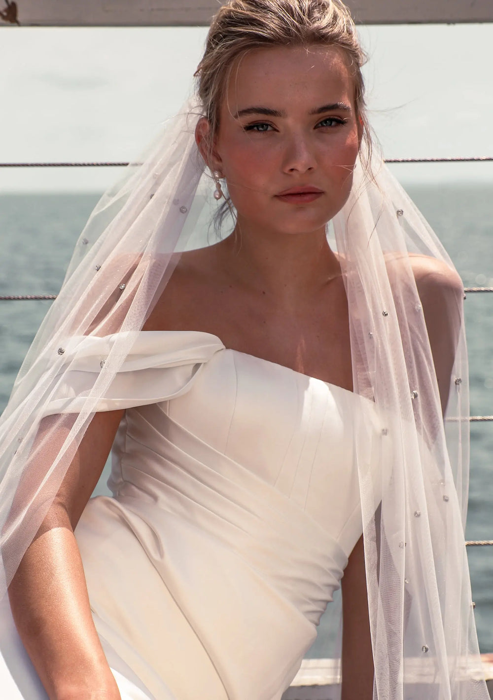 CRYSTAL IVORY WEDDING VEIL Lolaknightofficial