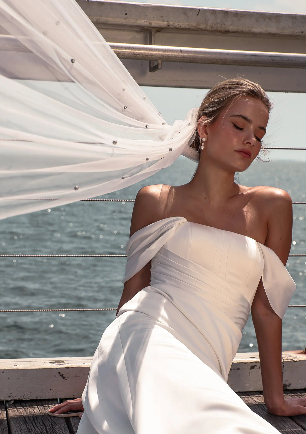 CRYSTAL IVORY WEDDING VEIL Lolaknightofficial