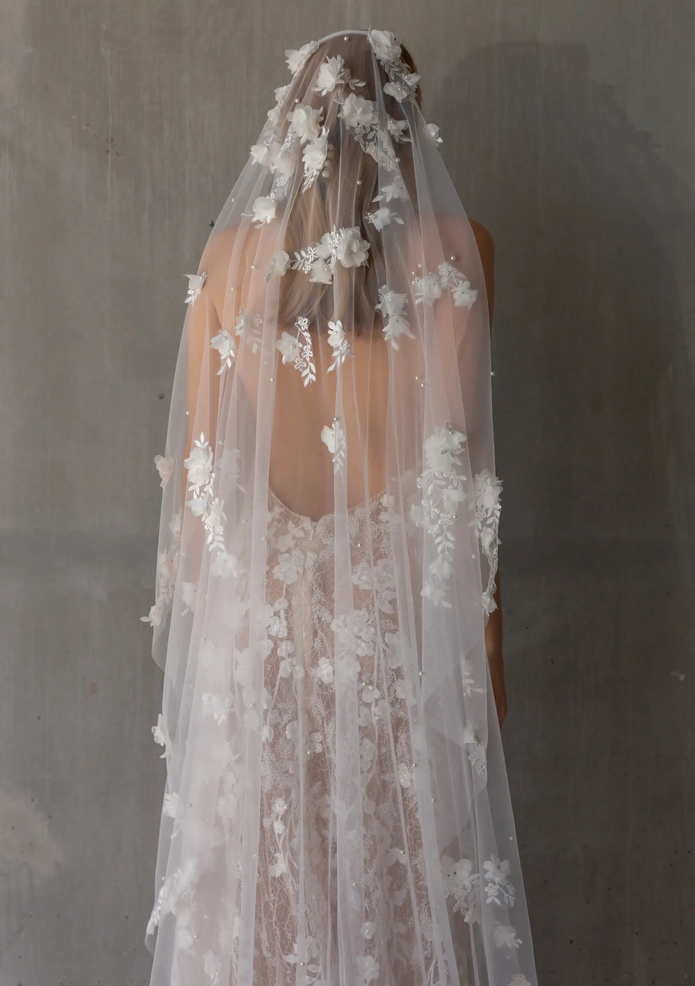 NADINE IVORY FLOWER LACE WEDDING VEIL Lolaknightofficial