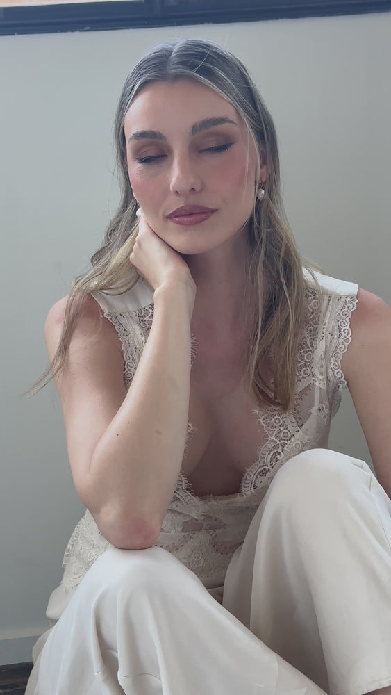 
                  
                    Load and play video in Gallery viewer, RAMONA CRYSTAL HOOP PEARL DROP EARRINGS 18K GOLD
                  
                