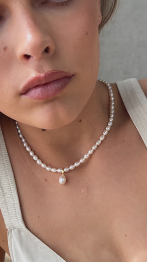 
                  
                    Load and play video in Gallery viewer, Luca Gold Freshwater Pearl Bridal Necklace - LOLAKNIGHT
                  
                