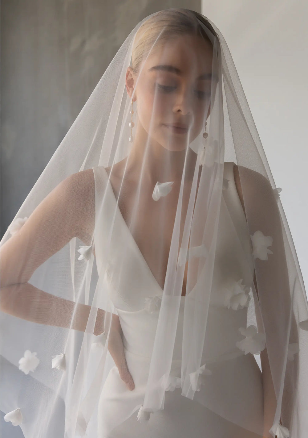 FLORA IVORY FLOWER WEDDING VEIL Lolaknightofficial