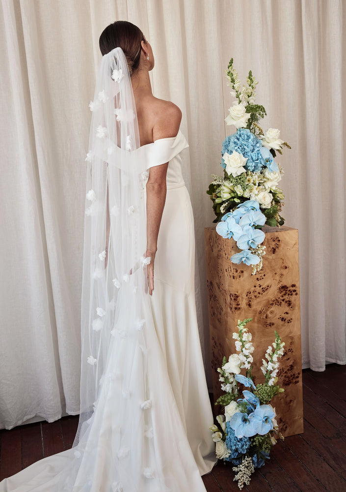 
                  
                    Load image into Gallery viewer, LILLIAN Ivory Wedding Veil - Bridal Accessories Australia
                  
                