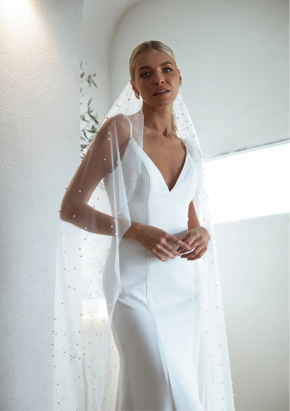 Brielle - Elegant Pearl Wedding Veil & Bridal Jewellery